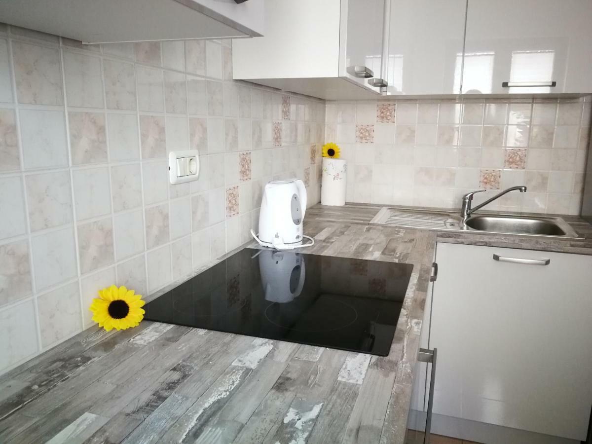 فيلا House Ceh Črni Kal المظهر الخارجي الصورة
