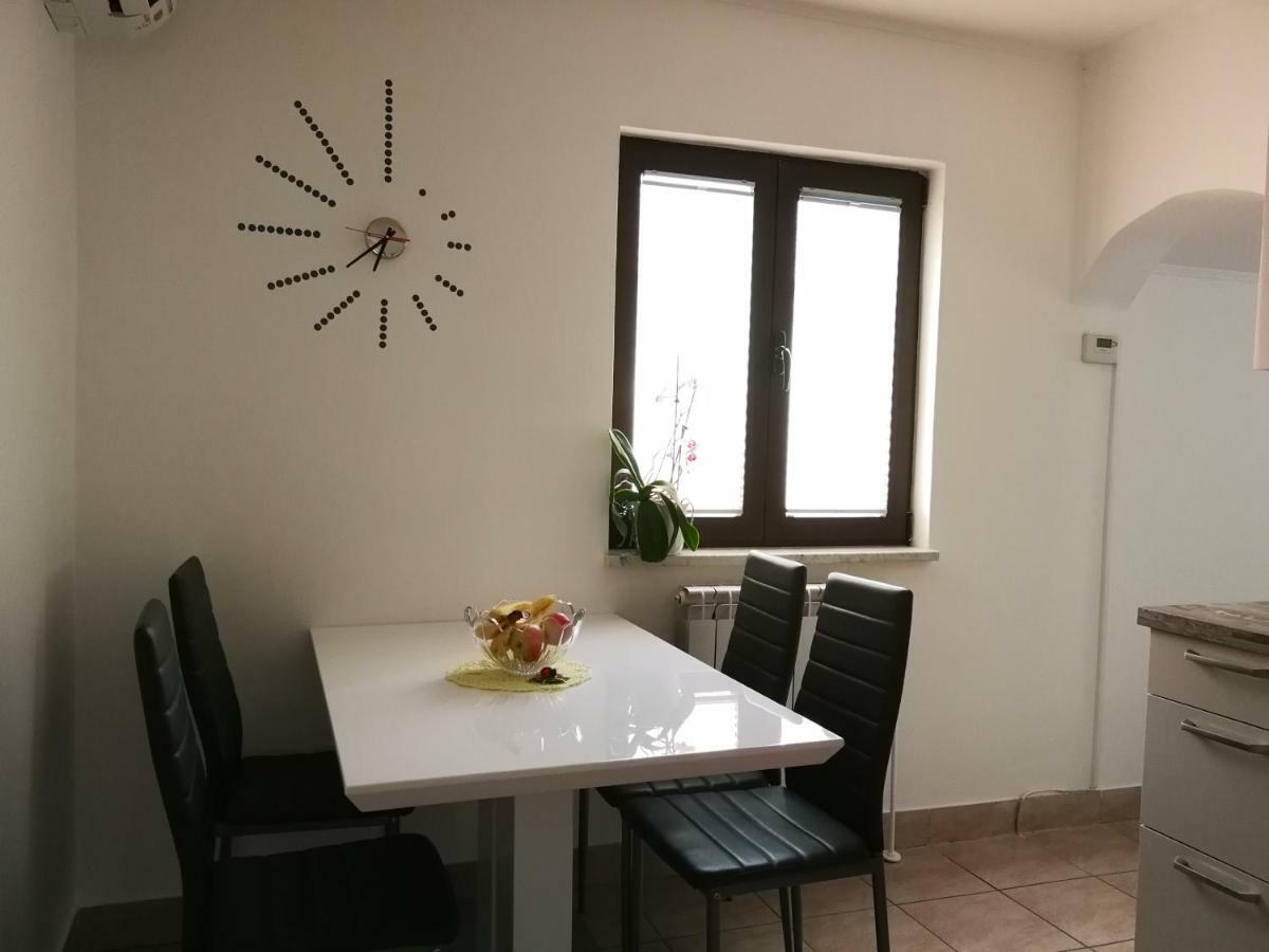 فيلا House Ceh Črni Kal المظهر الخارجي الصورة